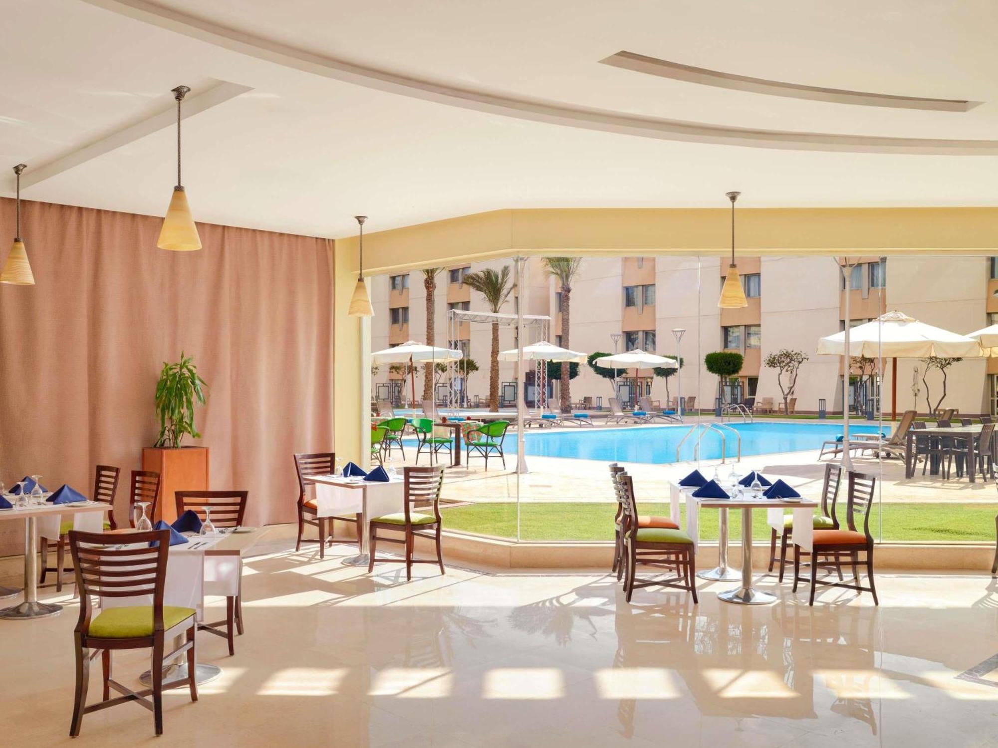 Novotel Cairo Airport Esterno foto